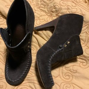 Beautiful brown Tory Burch ankle boots shoes. Size 7.5